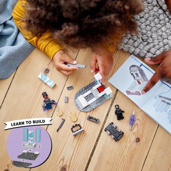 LEGO Marvel Black Panther Shuri's Lab 76212 Building Toy Set (58 Pieces) - Picture 3 of 4